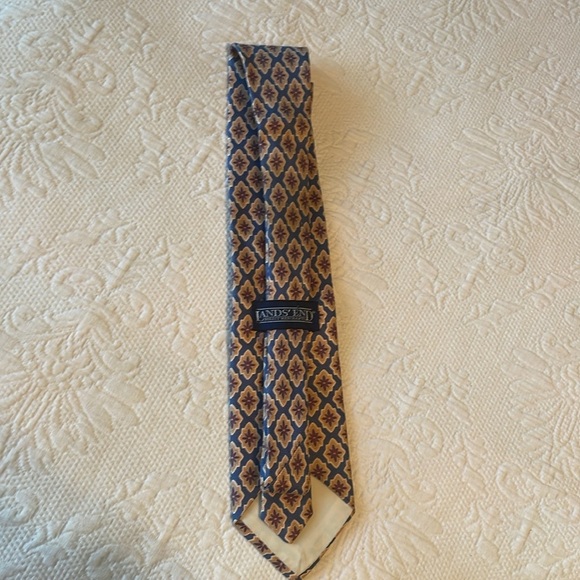 Lands’ End 100% Silk Necktie Blue Gold Red Design NWOT Career Men’s Tie - Picture 2 of 6